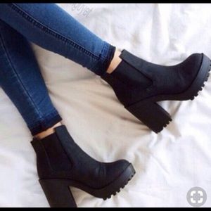 H&M chunky heel black boot